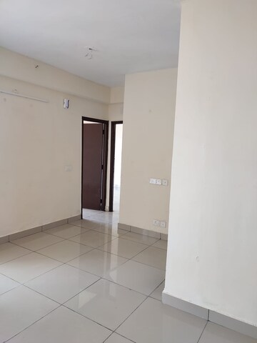 Room in 3 BHK Apartment at Panchsheel Greens, Sector 16 Greater Noida – for Rent