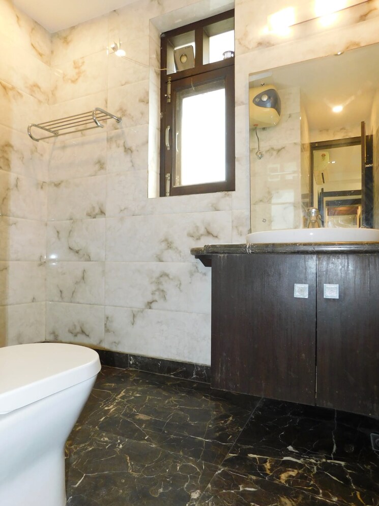 Bathroom, greater kailash ii 4 Bedroom 3200 Sq.Ft. Apartment In Greater Kailash ii Delhi 9064673