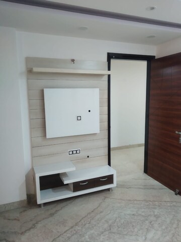 Room in 3 BHK Builder Floor at Rajouri Garden – for Rent