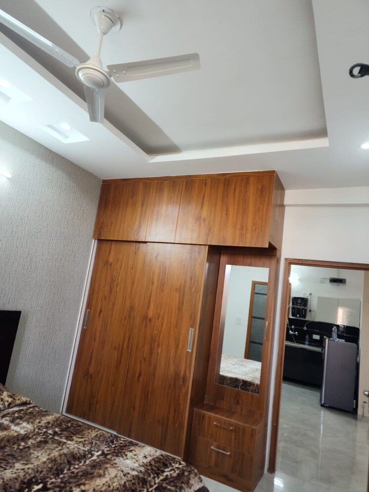 Room, vip road 2 Bedroom 1500 Sq.Ft. Apartment In Vip Road Zirakpur 9064720