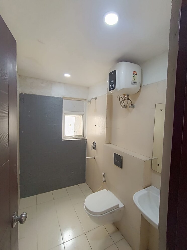 Bathroom, bptp-discovery-park 3 Bedroom 1625 Sq.Ft. Apartment In Sector 80 Faridabad 9064771