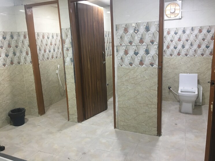 Washroom, sector 58 Commercial Office Space 7500 Sq.Ft. In Sector 58 Noida 9064768