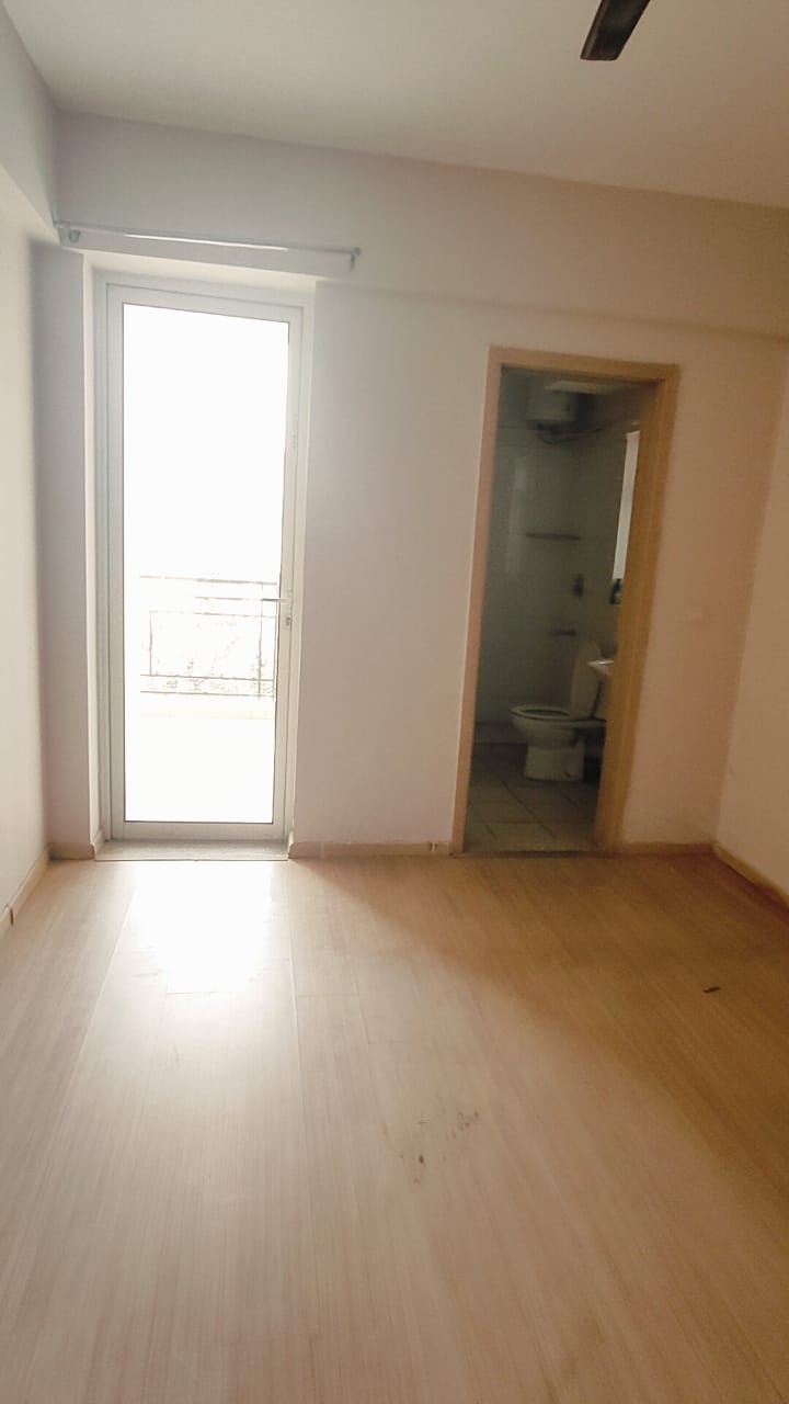 3.5 BHK + Servant Room Apartment For Rent in DLF New Town Heights II