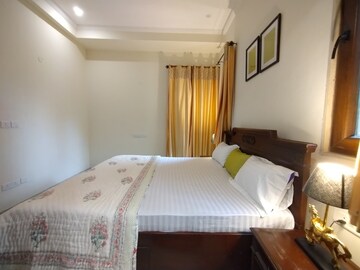 Bedroom in 4 BHK Builder Floor at Ansal API Vyapar Kendra, Sector 43 – for Rent