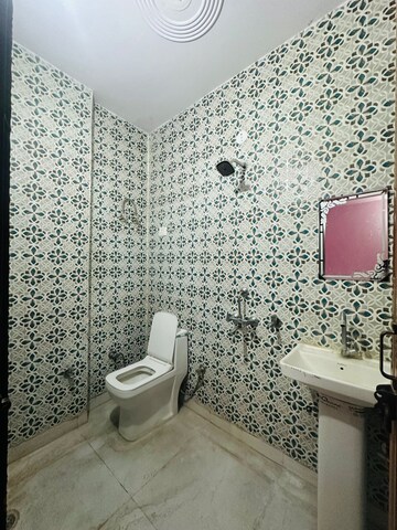 Attached Bathroom in 2 BHK Builder Floor at Dwarka Mor – for Rent