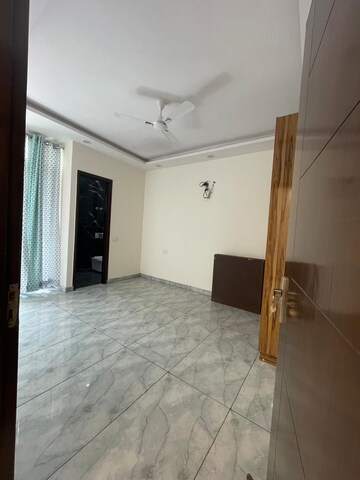Room in 2 BHK Builder Floor at Saket – for Rent