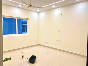 Room in 4 BHK Apartment at Nanakramguda – for Rent