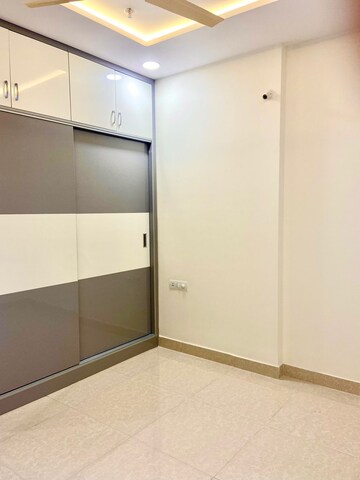 Room in 4 BHK Apartment at Nanakramguda – for Rent