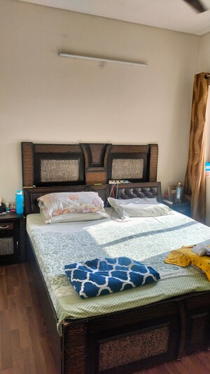 Bedroom in 4 BHK Builder Floor at BPTP Parkland Pride, Sector 77 – for Sale