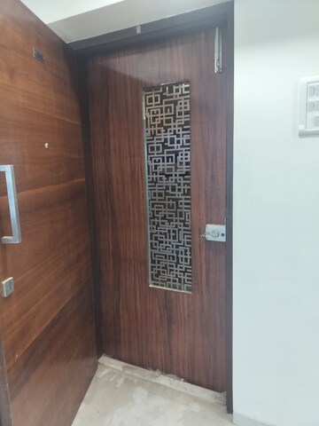 Furnished Amenities in 2 BHK Apartment at Romell Umiya Grandeur, Goregaon East – for Rent