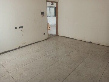 Room in 3 BHK Apartment at Alkapoor – for Sale