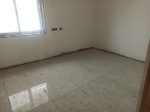 Room in 3 BHK Apartment at Alkapoor – for Sale