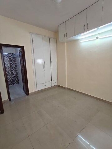Room in 3 BHK Apartment at Migsun Twiinz, Eta Ii Greater Noida – for Rent