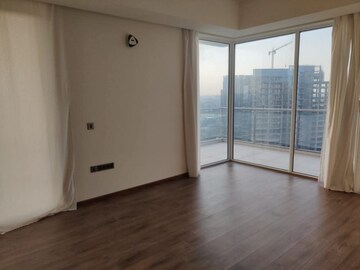 Room in 3 BHK Apartment at Mahindra Luminare, Sector 59 – for Rent