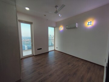 Room in 3 BHK Apartment at Mahindra Luminare, Sector 59 – for Rent