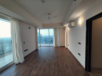 Room in 3 BHK Apartment at Mahindra Luminare, Sector 59 – for Rent