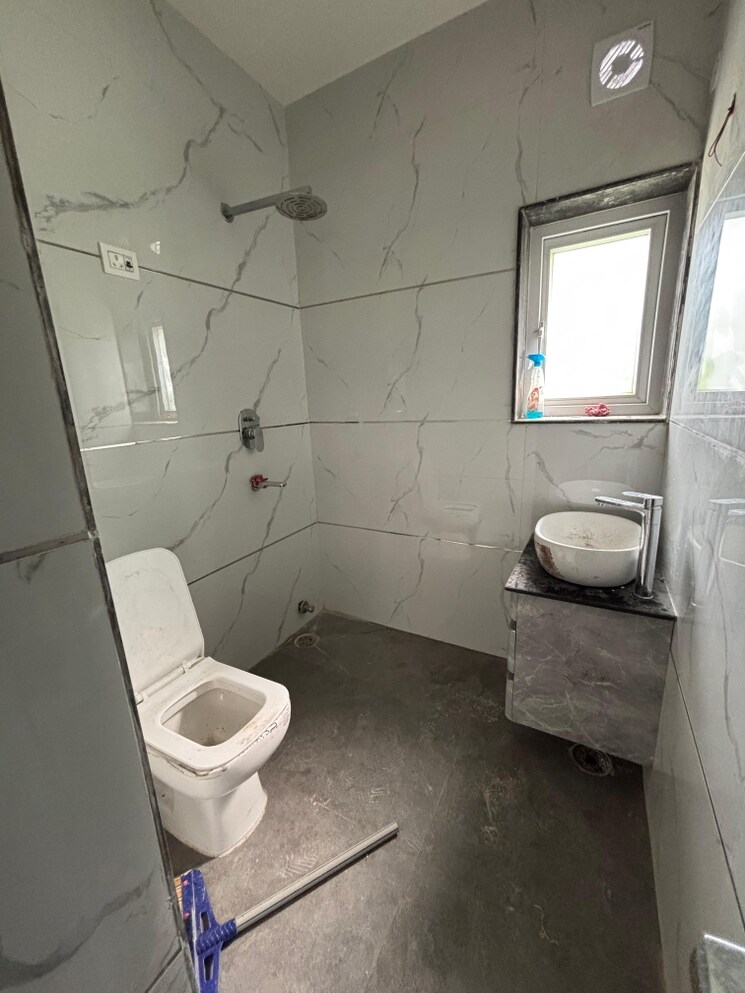 Bathroom, dda-rosewood-apartments 3 Bedroom 1500 Sq.Ft. Apartment In Vasant Kunj Delhi 9064957