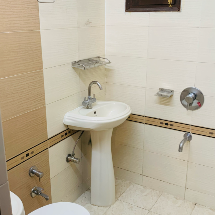 Bathroom, ambala highway 3 Bedroom 1500 Sq.Ft. Builder Floor In Ambala Highway Zirakpur 9064949