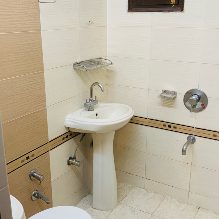 Bathroom, ambala highway 3 Bedroom 1500 Sq.Ft. Builder Floor In Ambala Highway Zirakpur 9064949