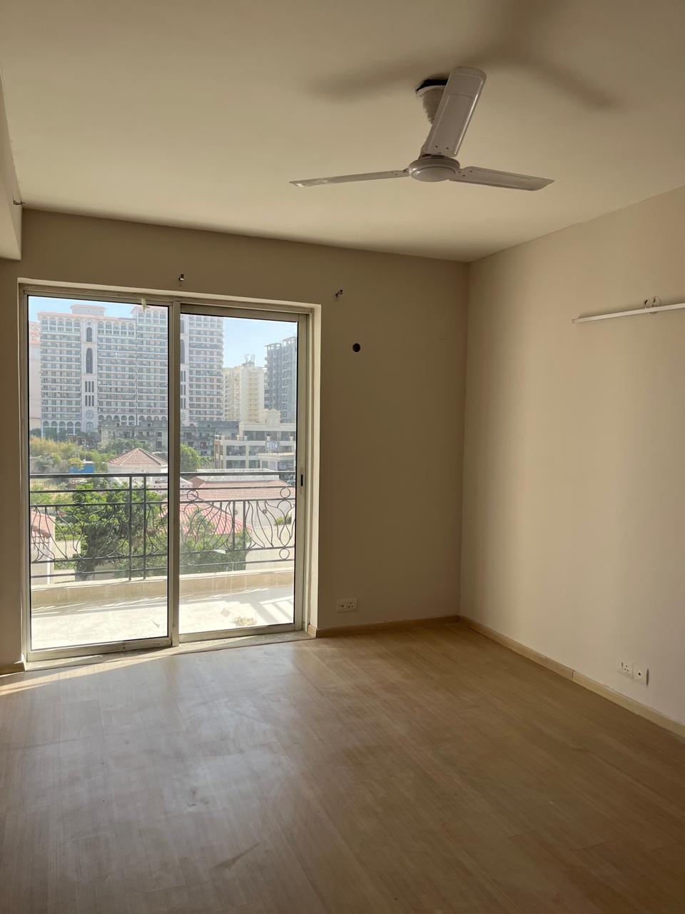 4 BHK + Servant Room Apartment For Rent in DLF New Town Heights II