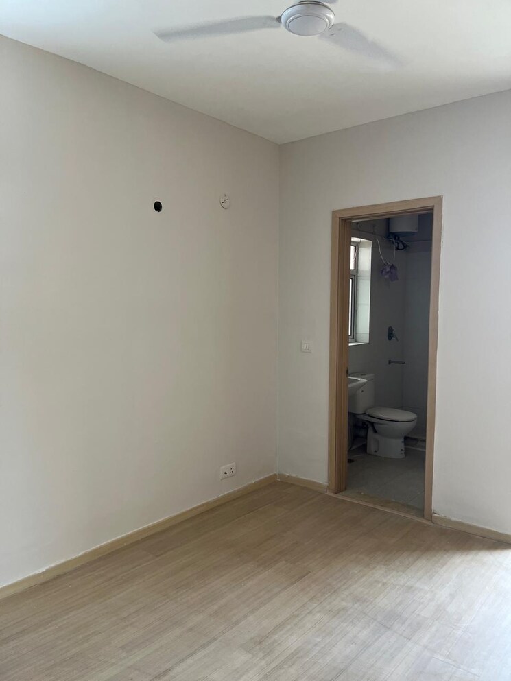 Room, dlf-new-town-heights-ii 4 Bedroom 1700 Sq.Ft. Apartment In Sector 86 Gurgaon 9064926