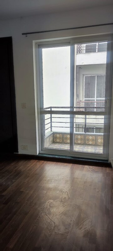 Room in 3 BHK Builder Floor at Bptp Park Floors I, Sector 77 – for Rent