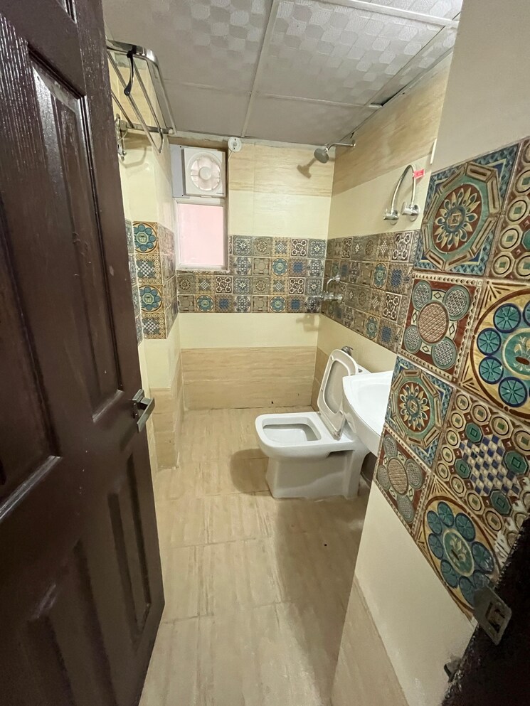 Bathroom, migsun-twiinz 2 Bedroom 995 Sq.Ft. Apartment In Eta Ii Greater Noida Greater Noida 9064944