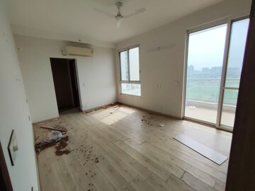 Room in 4 BHK Apartment at Indiabulls Enigma, Sector 110 – for Rent