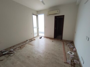 Room in 4 BHK Apartment at Indiabulls Enigma, Sector 110 – for Rent