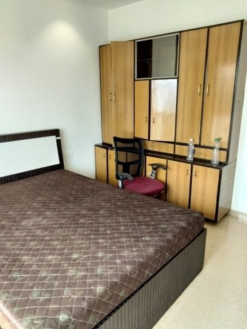 Bedroom in 2.5 BHK Apartment at Kandivali East – for Rent