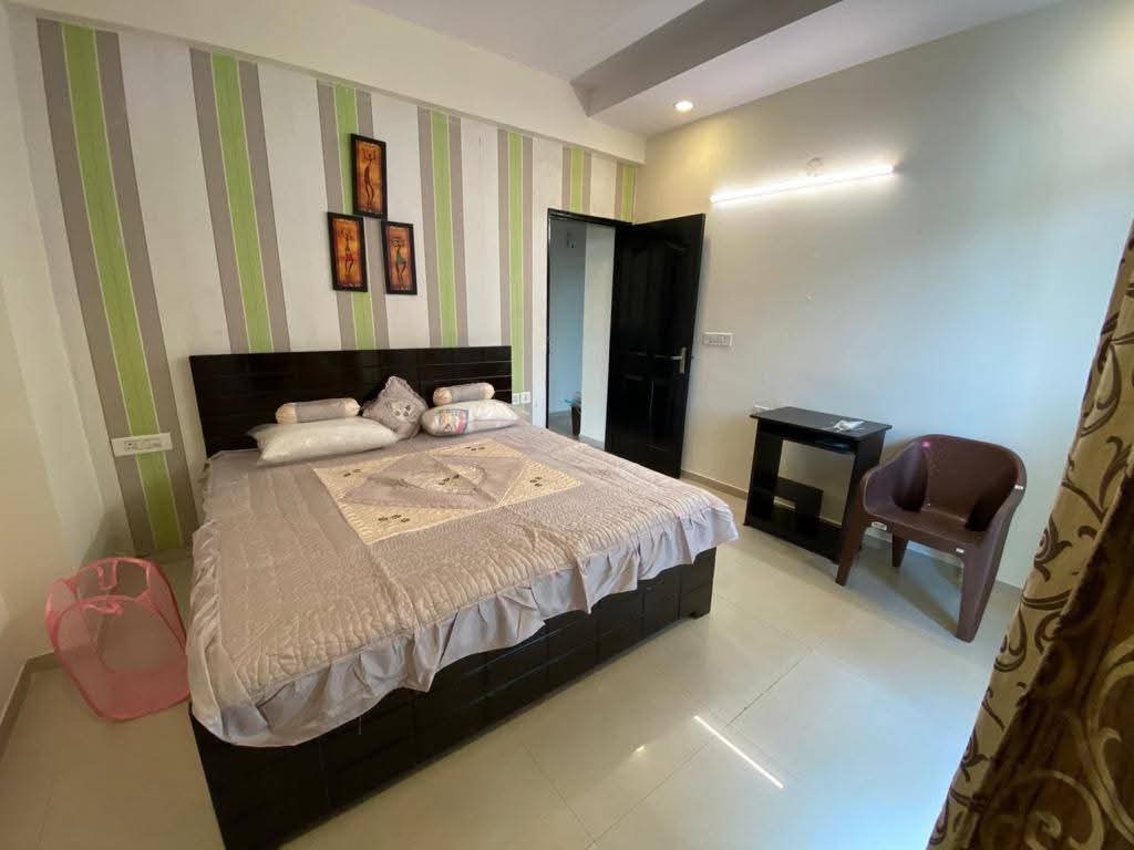 2 BHK Apartment For Rent in Gaur City 2 - 14th Avenue