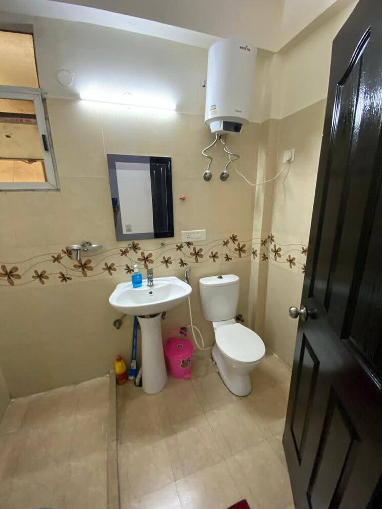 Attached Bathroom, gaur-city-2-14th-avenue 2 Bedroom 985 Sq.Ft. Apartment In Sector 16c Greater Noida Greater Noida 9064995