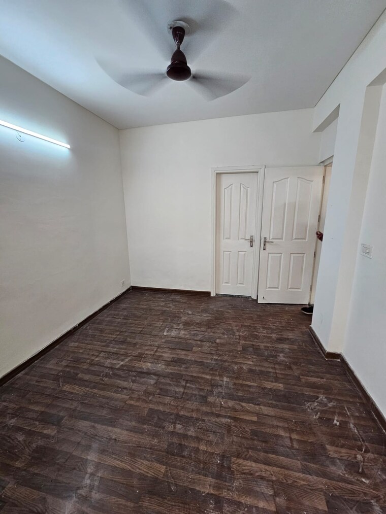 Bedroom, sector 77 4 Bedroom 250 Sq.Yd. Builder Floor In Sector 77 Faridabad 9065010