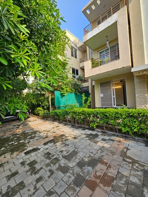 4 BHK Builder Floor – Entrance View at Sector 77 - for Sale