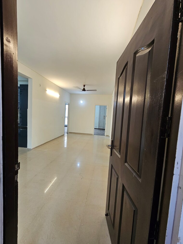 Room, sector 77 4 Bedroom 250 Sq.Yd. Builder Floor In Sector 77 Faridabad 9065010