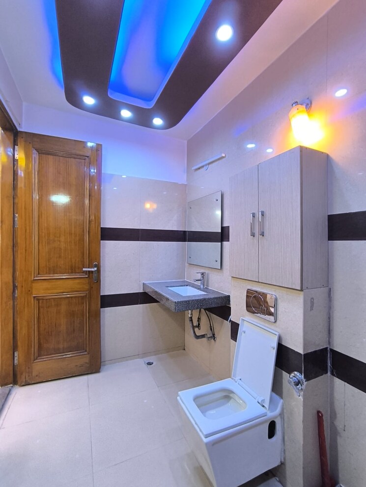 Attached Bathroom, ansal-sushant-apartments 1.5 Bedroom 220 Sq.Ft. Builder Floor In Sushant Lok I Gurgaon 9064961
