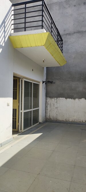 Room in 3 BHK Villa at BPTP Parklands Villa, Sector 88 – for Sale