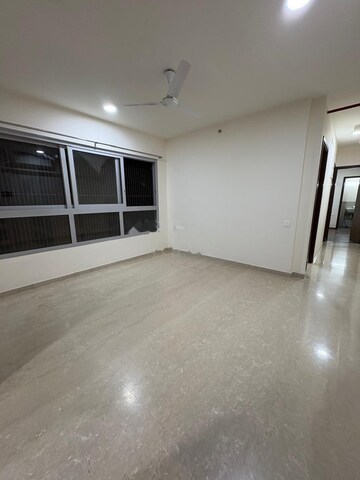 Room in 2 BHK Apartment at Kalpataru Immensa, Kolshet Road – for Rent