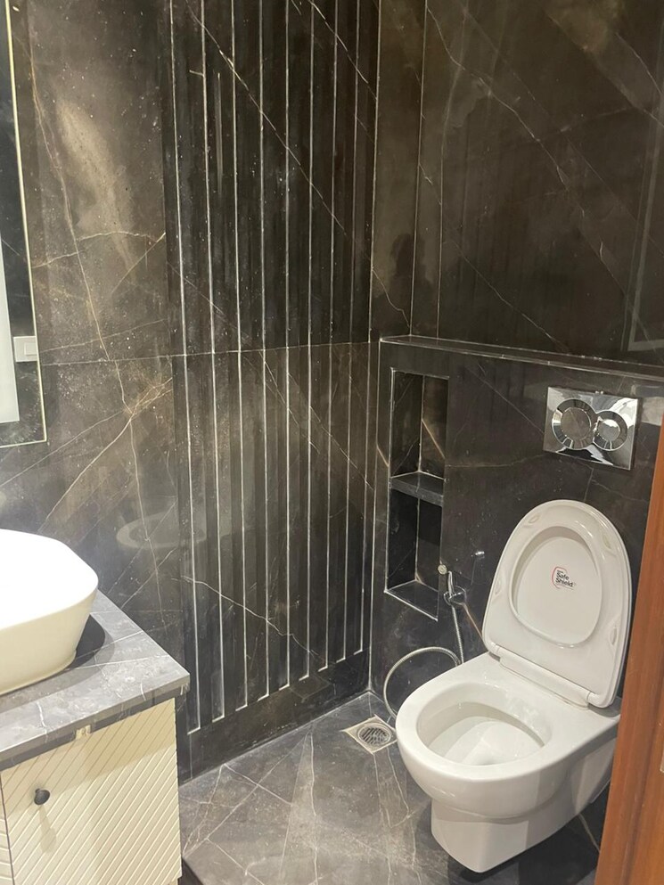 Bathroom, greater kailash i 4 Bedroom 3600 Sq.Ft. Apartment In Greater Kailash I Delhi 9064891