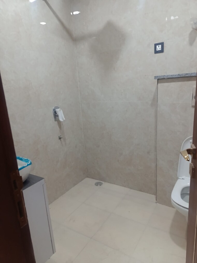 Bathroom, bptp-district-phase-2 3 Bedroom 150 Sq.Yd. Builder Floor In Sector 84 Faridabad 9065074