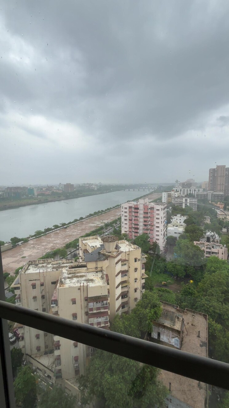 Exterior View, vaishnodevi circle Commercial Office Space 950 Sq.Ft. In Vaishnodevi Circle Ahmedabad 9065064