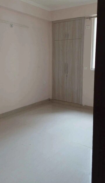 Room in 2 BHK Apartment at Gaur City 2 - 14th Avenue, Sector 16c Greater Noida – for Rent