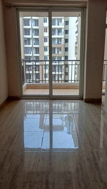 Room in 2 BHK Apartment at Gaur City 2 - 14th Avenue, Sector 16c Greater Noida – for Rent