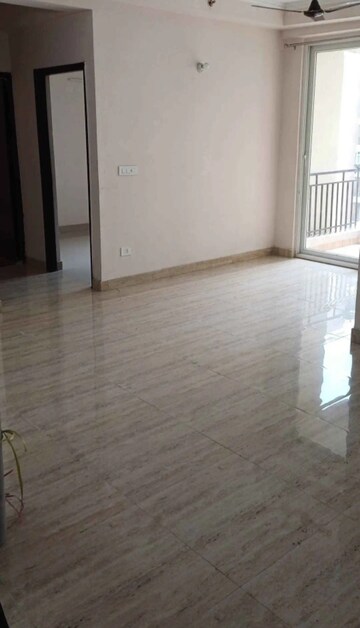 Room in 2 BHK Apartment at Gaur City 2 - 14th Avenue, Sector 16c Greater Noida – for Rent