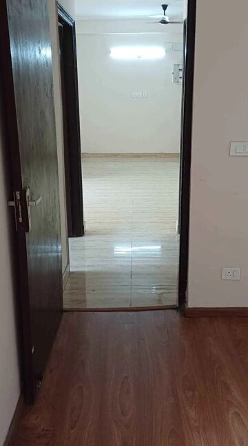 Room in 2 BHK Apartment at Gaur City 2 - 14th Avenue, Sector 16c Greater Noida – for Rent