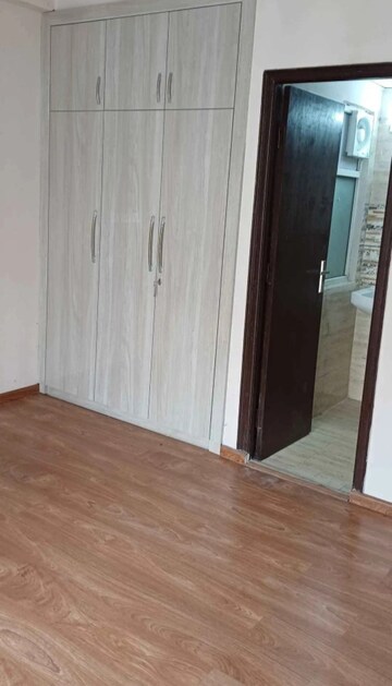 Room in 2 BHK Apartment at Gaur City 2 - 14th Avenue, Sector 16c Greater Noida – for Rent