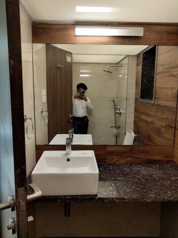 Attached Bathroom in 2.5 BHK Apartment at Evershine Crown, Kandivali East – for Rent