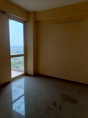 Room in 3 BHK Apartment at Conscient Habitat Residences, Sector 78 – for Sale