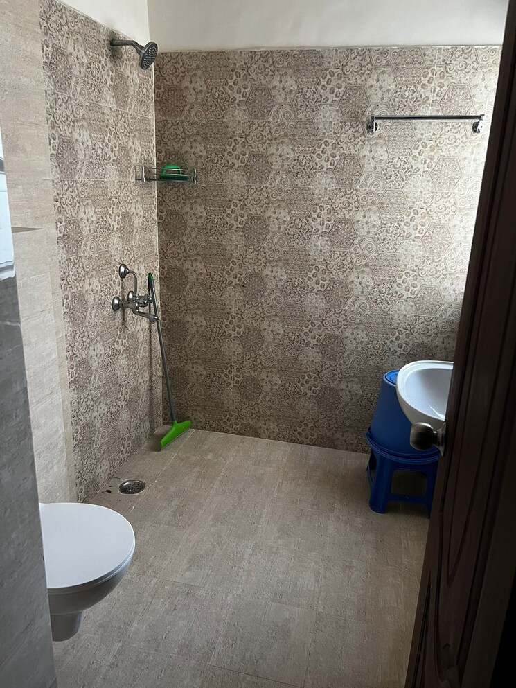Bathroom, rohtas-presidential-tower 4 Bedroom 2290 Sq.Ft. Apartment In Vibhuti Khand Lucknow 9065145