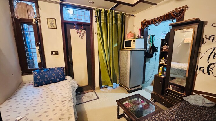 Room, new ashok nagar 1 Bedroom 500 Sq.Ft. Builder Floor In New Ashok Nagar Delhi 8932213